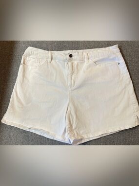 Jessica Simpson Side Slit Short White High Rise Relaxed Fit 5" Inseam Women's 16